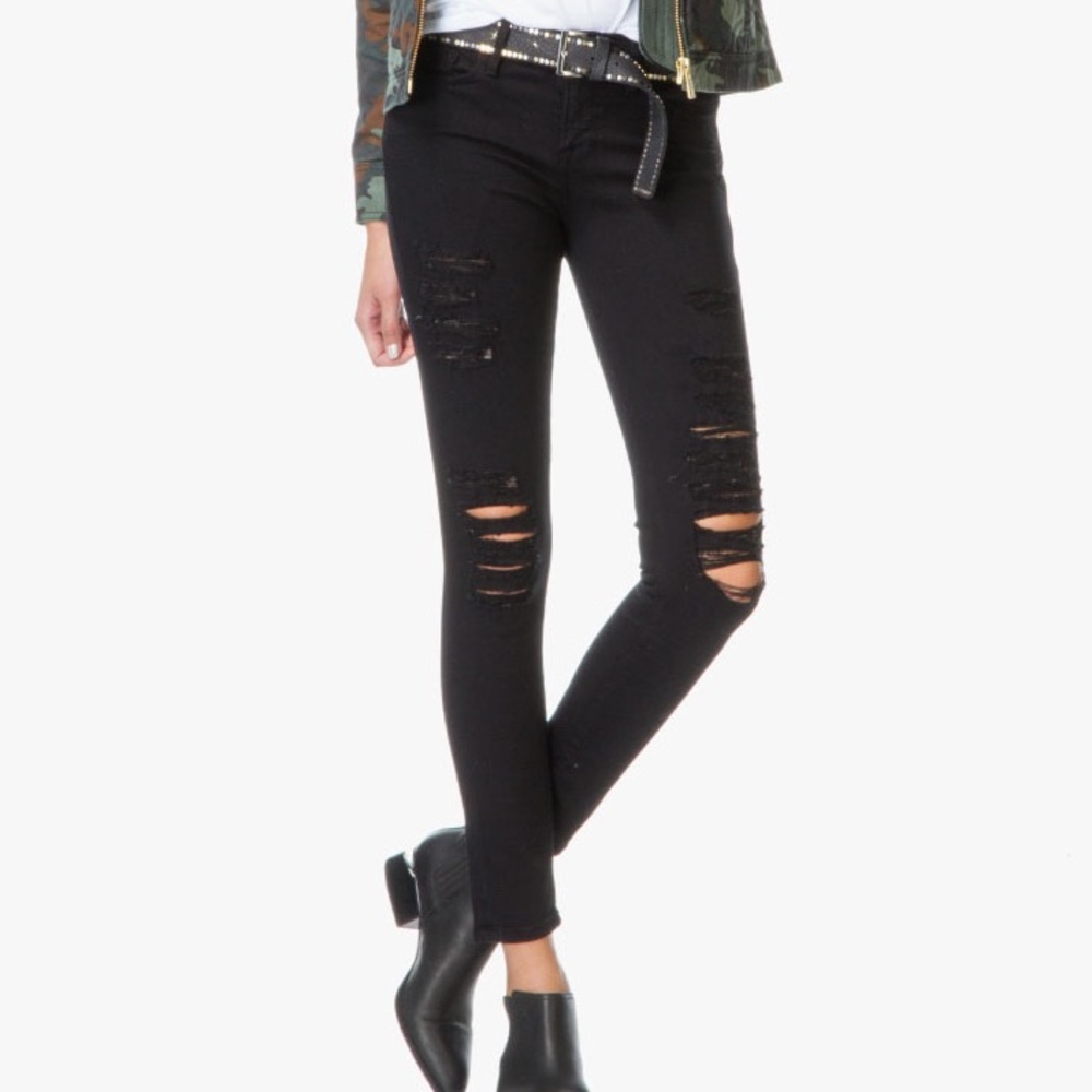 Frame Le Skinny de Jeanne distressed jeans NWOT